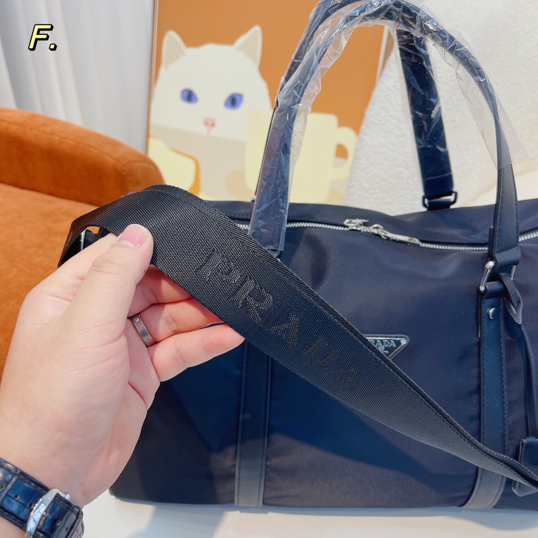 Travel bag  size:45 *22*25cm