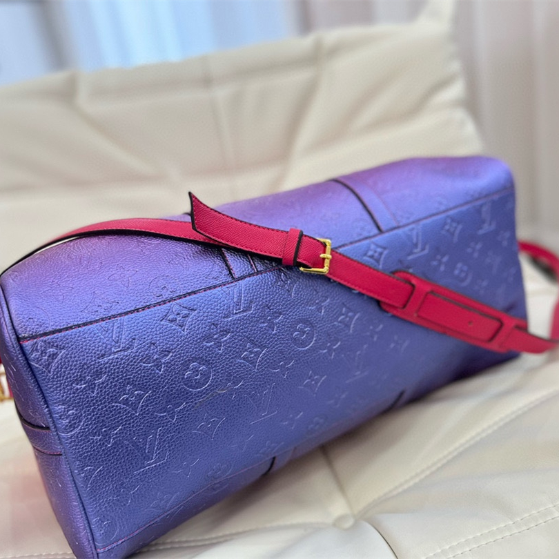 Travel bag   size:46*27cm