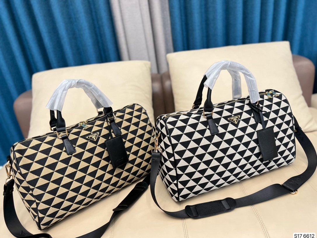 Travel bag  size:45 *26cm