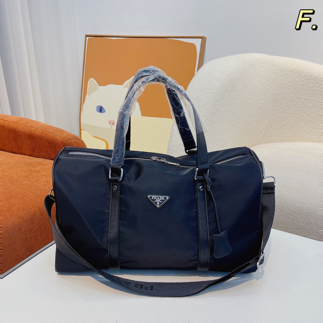 Travel bag  size:45 *22*25cm