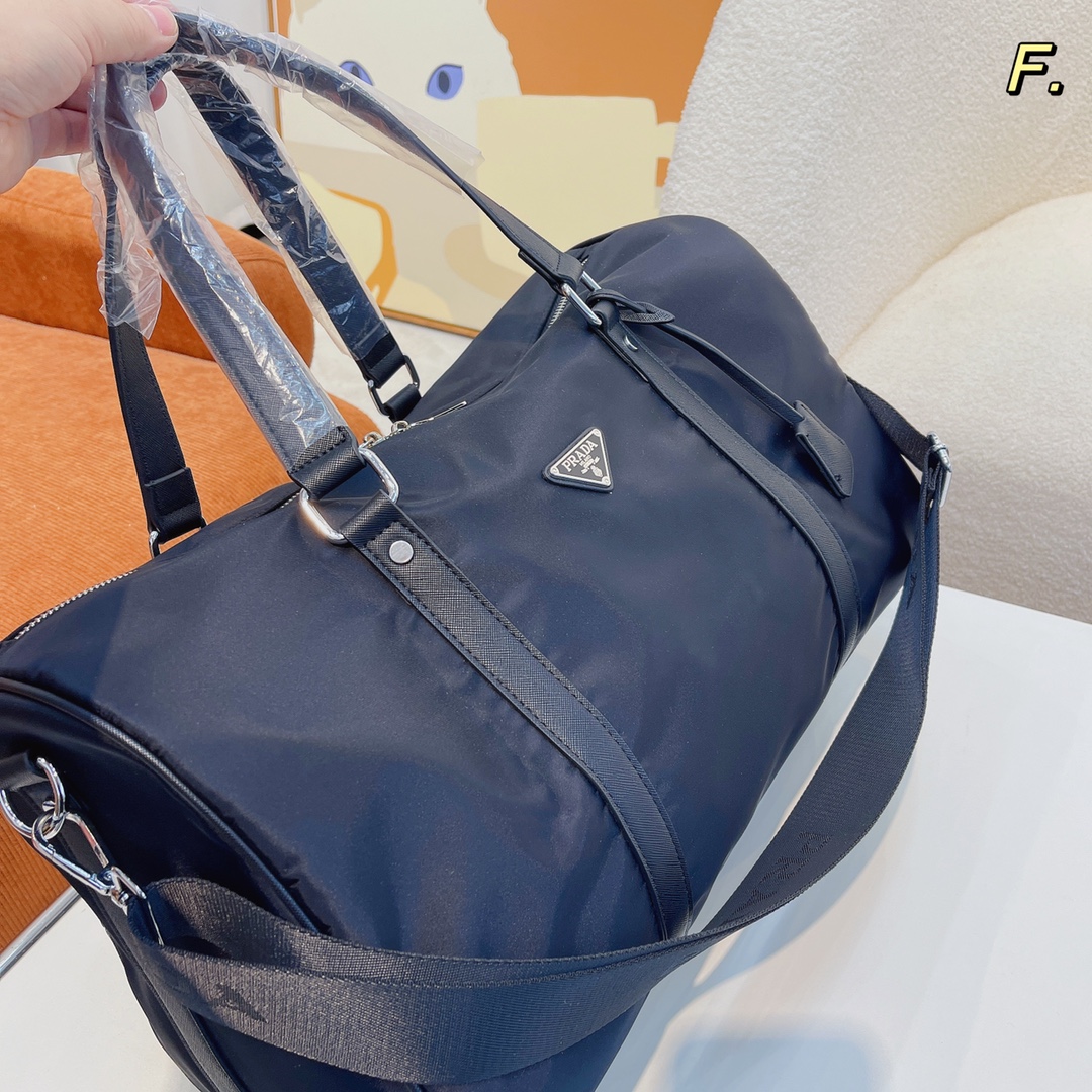 Travel bag  size:45 *22*25cm