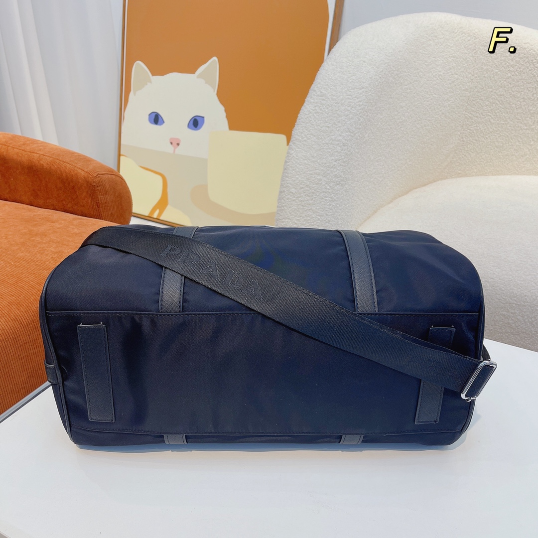 Travel bag  size:45 *22*25cm