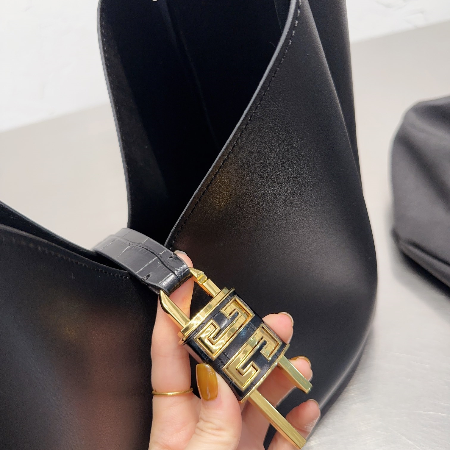 Cut-Out   Women  Bag  30*25cm