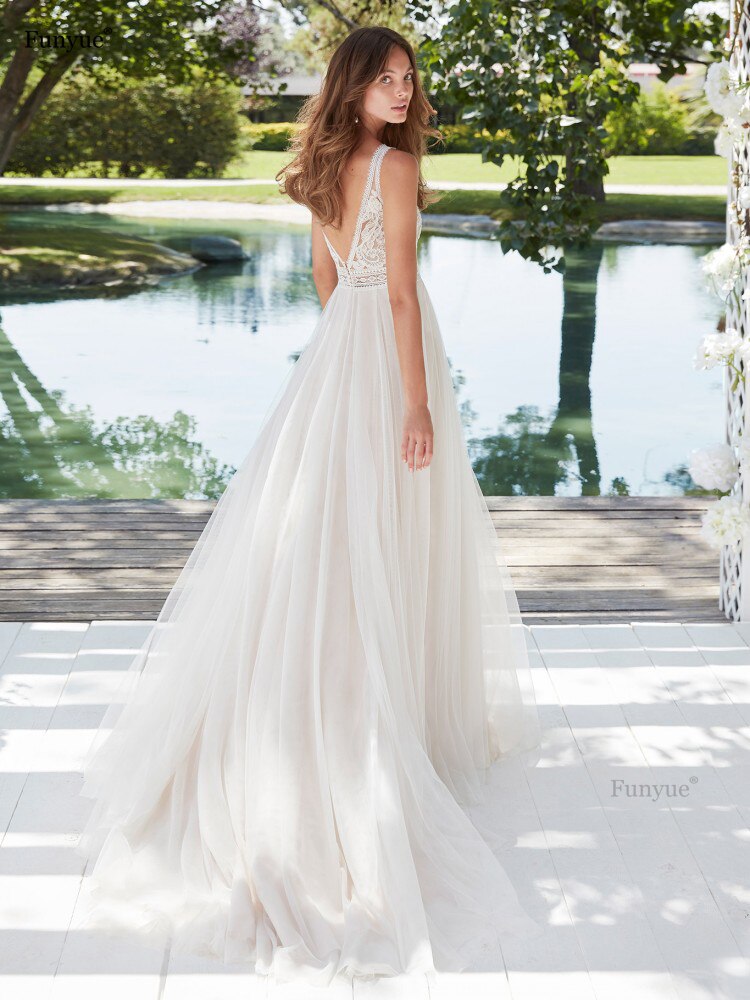 Charming Ivory Wedding Dress 2021 New Arrival Sexy Deep V-Neck Sleeveless Backless Bridal Gown Bohemian Tulle Vestidos De Fiesta