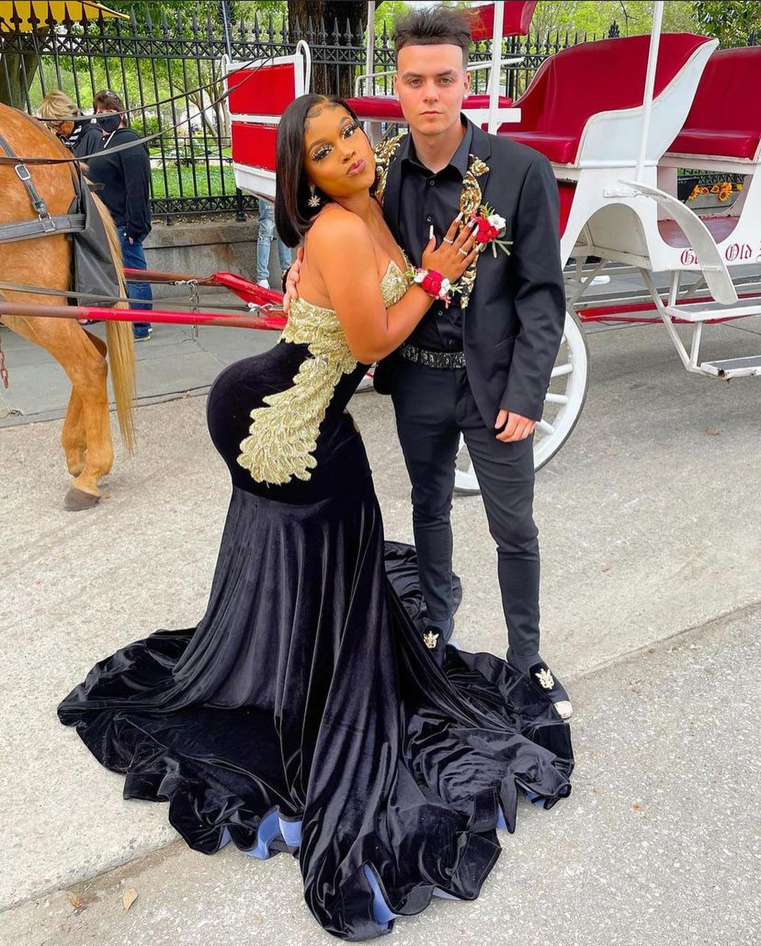 Black Prom Dress Aso Ebi Velvet Mermaid O Neck Sleeveless Gold Sequin Applique Sweep Train Plus Size Women Evening Elegant Gowns