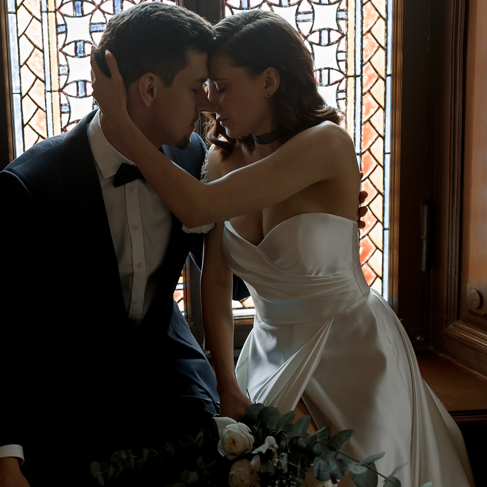 High Low Strapless Sweetheart Wedding Dress Garden Beach High Slit Satin Court Train Bride Gown Robe De Mariée Bridal Gown