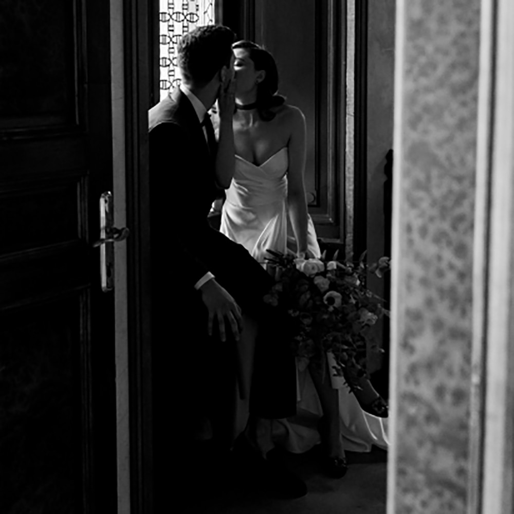 High Low Strapless Sweetheart Wedding Dress Garden Beach High Slit Satin Court Train Bride Gown Robe De Mariée Bridal Gown