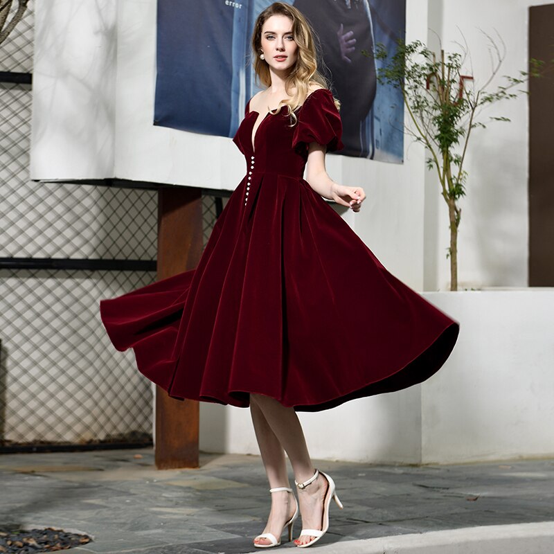 PAFFAS Plus Size Party Dresses Square Neck Burgundy Red Elegant A-line Velvet Long Party Gowns Short Sleeve Christmas Dresses