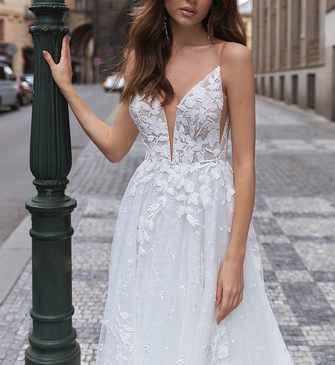 11623# Sleeveless A-Line Spaghetti Strap Lace V-Neck Sweep Train Bohemian Beach Open Back Wedding Dress Wedding Gown Bridal Gown