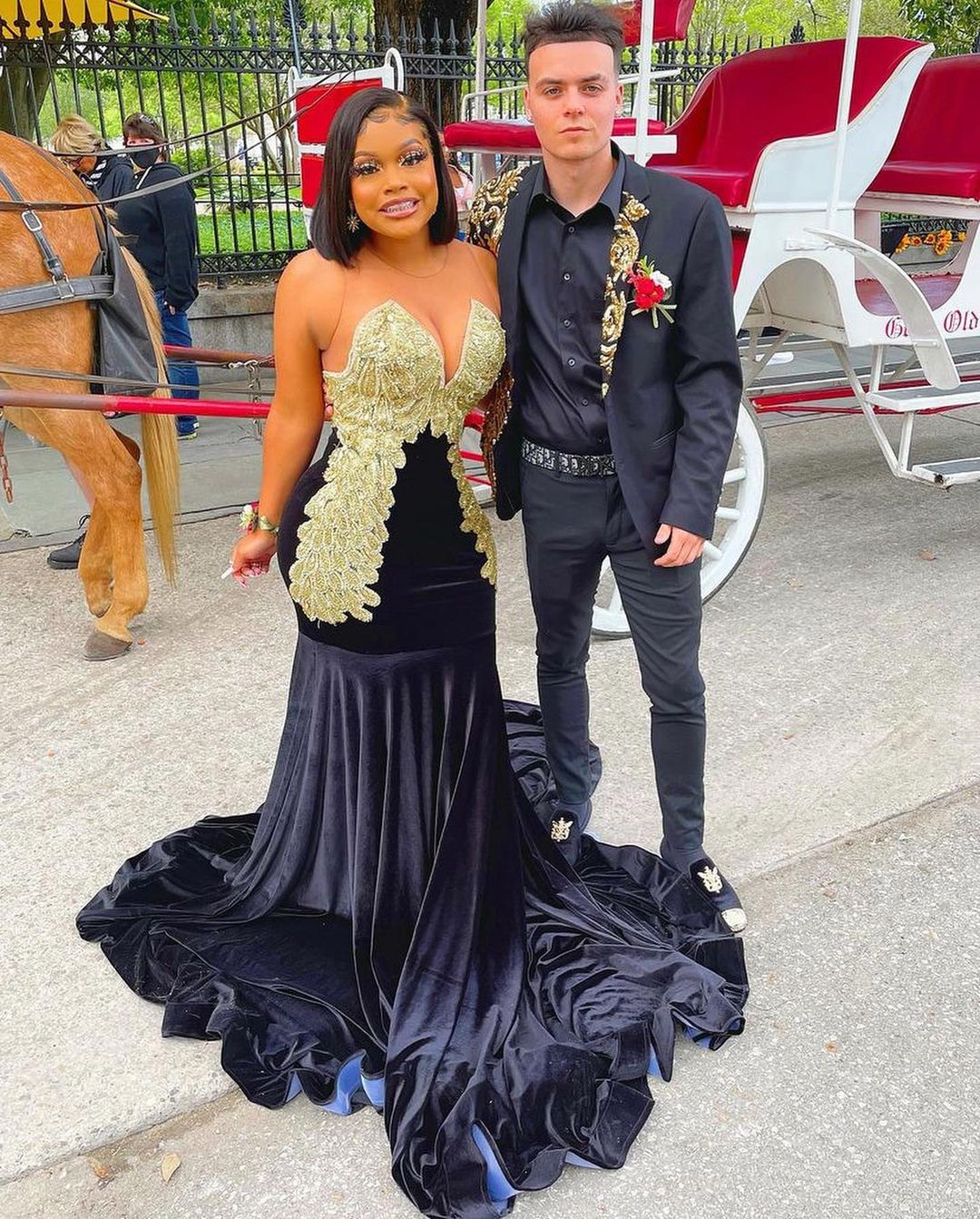 Black Prom Dress Aso Ebi Velvet Mermaid O Neck Sleeveless Gold Sequin Applique Sweep Train Plus Size Women Evening Elegant Gowns