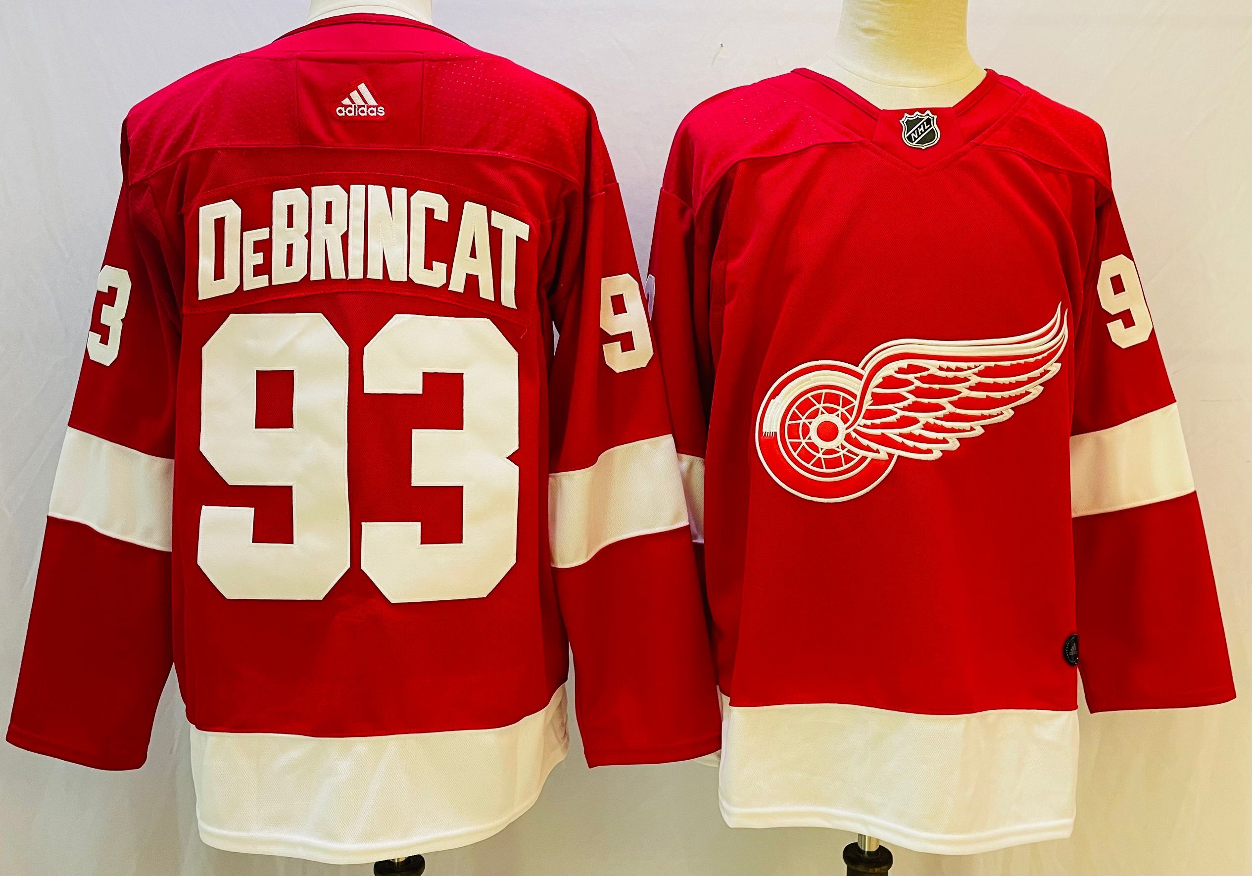 Men's Detroit Red Wings Alex DeBrincat Red Authenitc Player Jersey