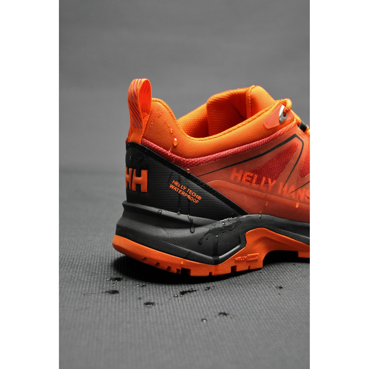 MEN'S CASCADE LOW-CUT HELLY TECH® HIKING SHOES