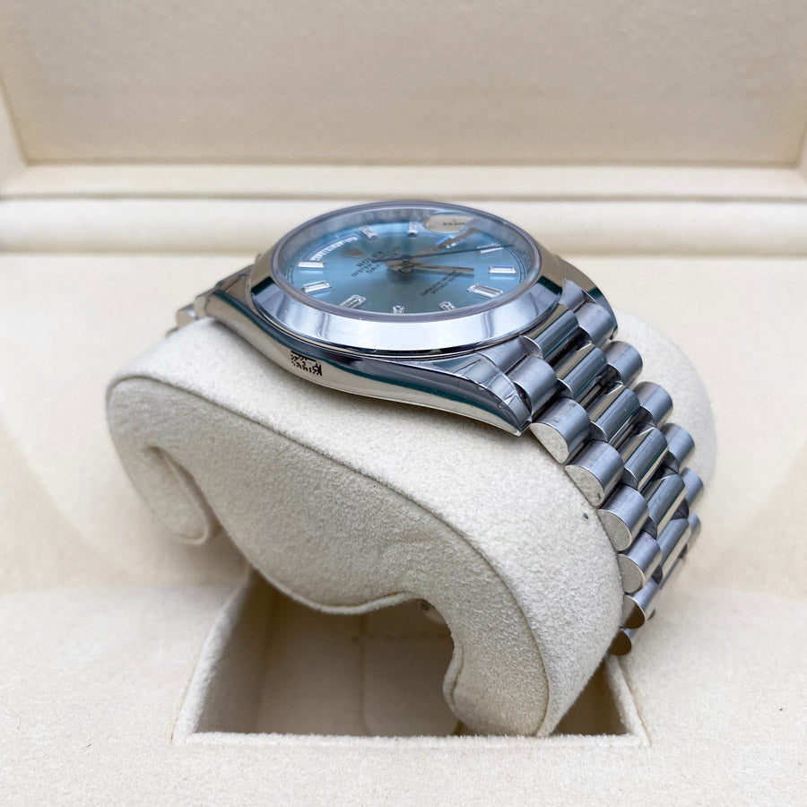 Rolex 1:1 Super Clone Day-Date 40 Platinum Presidential 228206 Smooth Bezel Baguette Diamond Ice Blue Dial