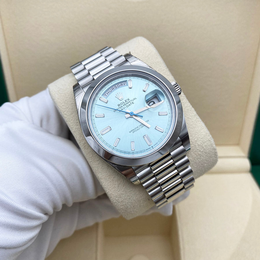 Rolex 1:1 Super Clone Day-Date 40 Platinum Presidential 228206 Smooth Bezel Baguette Diamond Ice Blue Dial