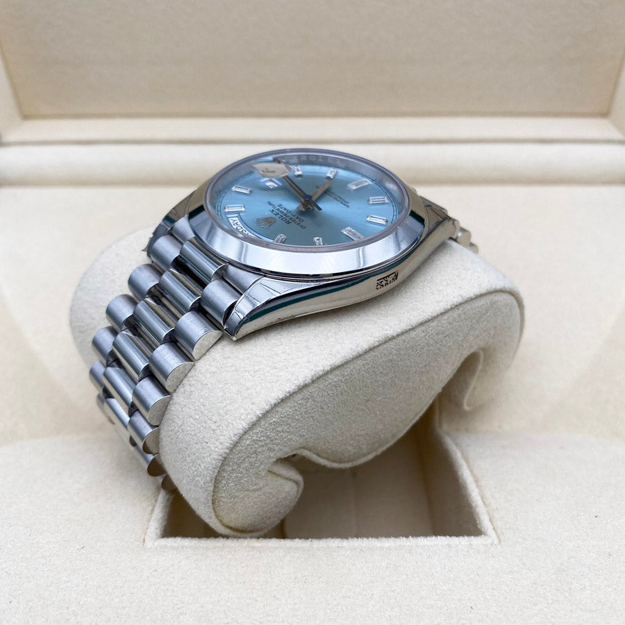 Rolex 1:1 Super Clone Day-Date 40 Platinum Presidential 228206 Smooth Bezel Baguette Diamond Ice Blue Dial