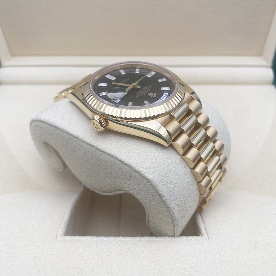 Rolex 1:1 Super Clone Day-Date 40 Presidential 228238 Fluted Bezel Baguette Diamond Black Dial