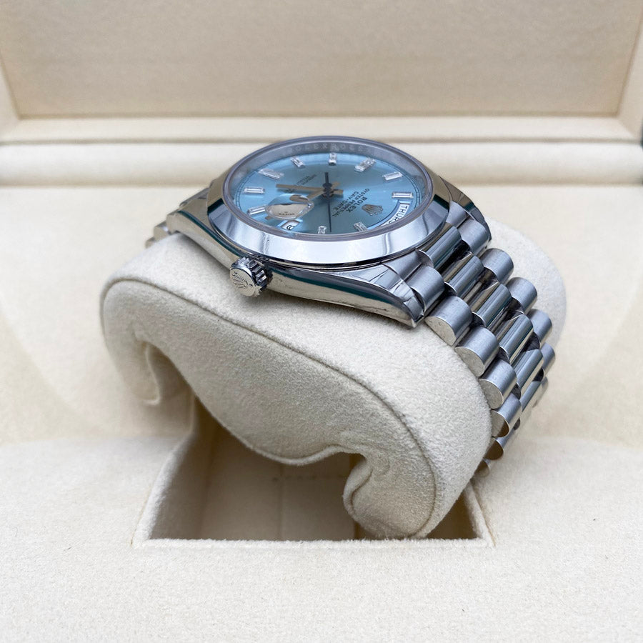 Rolex 1:1 Super Clone Day-Date 40 Platinum Presidential 228206 Smooth Bezel Baguette Diamond Ice Blue Dial