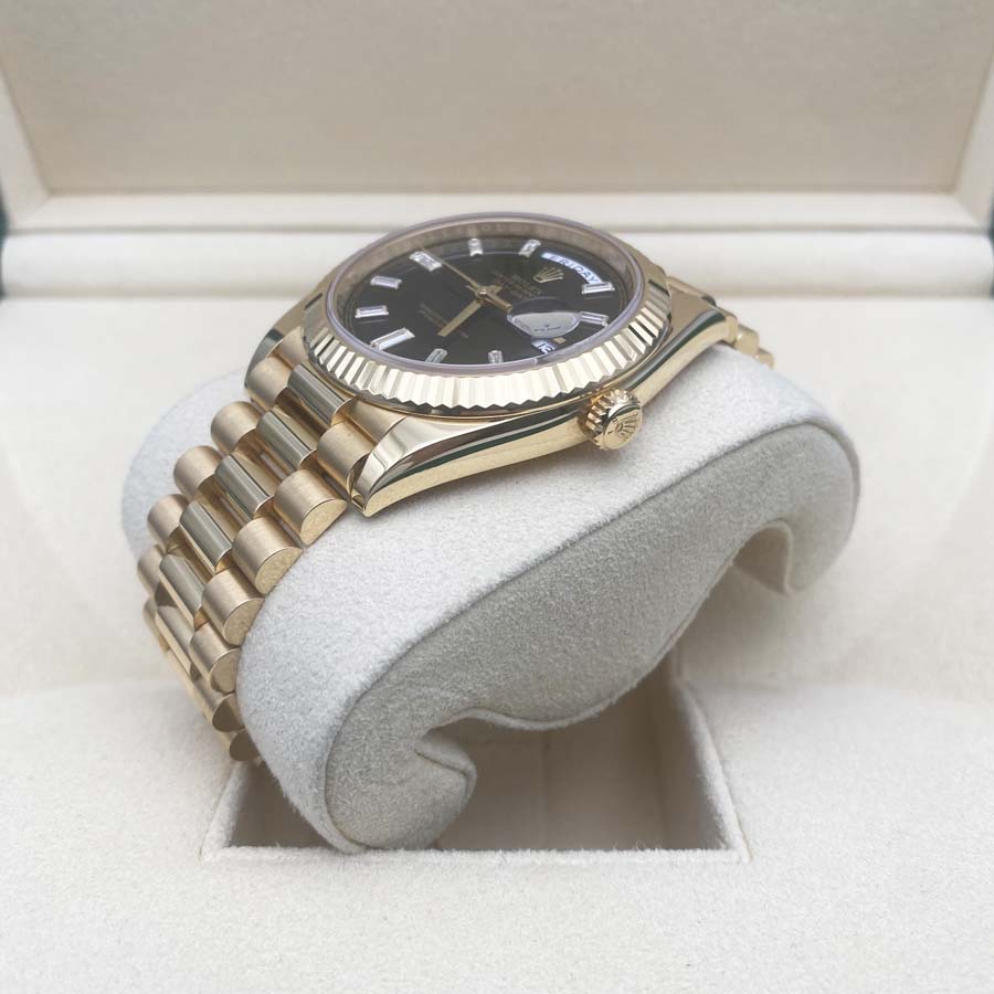 Rolex 1:1 Super Clone Day-Date 40 Presidential 228238 Fluted Bezel Baguette Diamond Black Dial