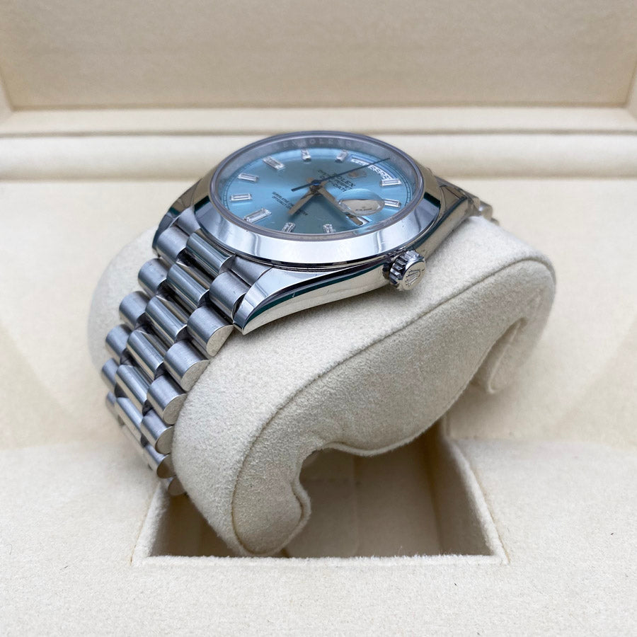 Rolex 1:1 Super Clone Day-Date 40 Platinum Presidential 228206 Smooth Bezel Baguette Diamond Ice Blue Dial