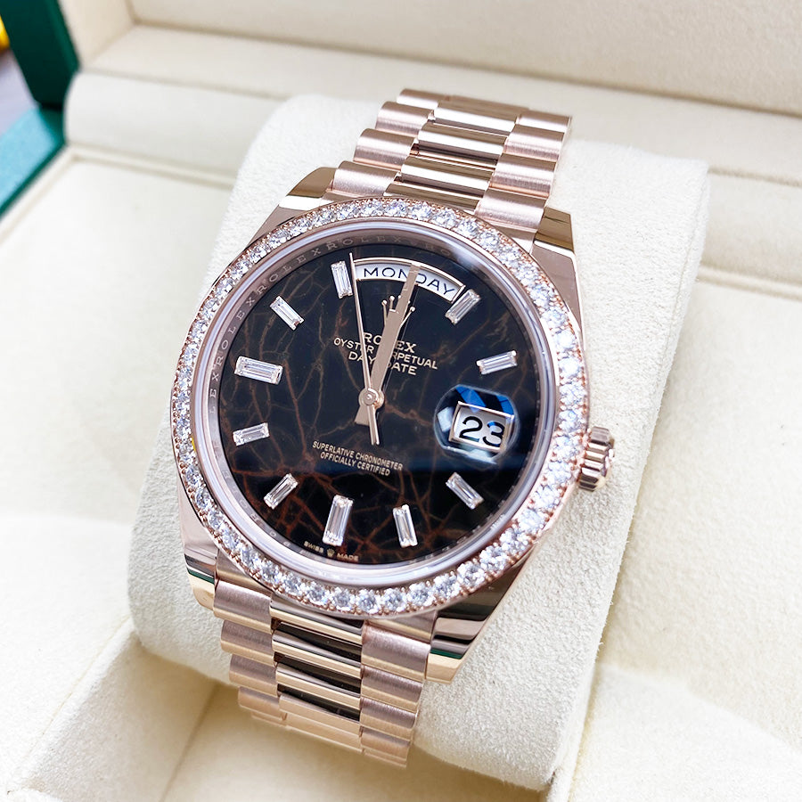 Rolex 1:1 Super Clone Day-Date 40 Presidential 228345RBR Diamond Bezel Baguette Eisenkiesel Dial