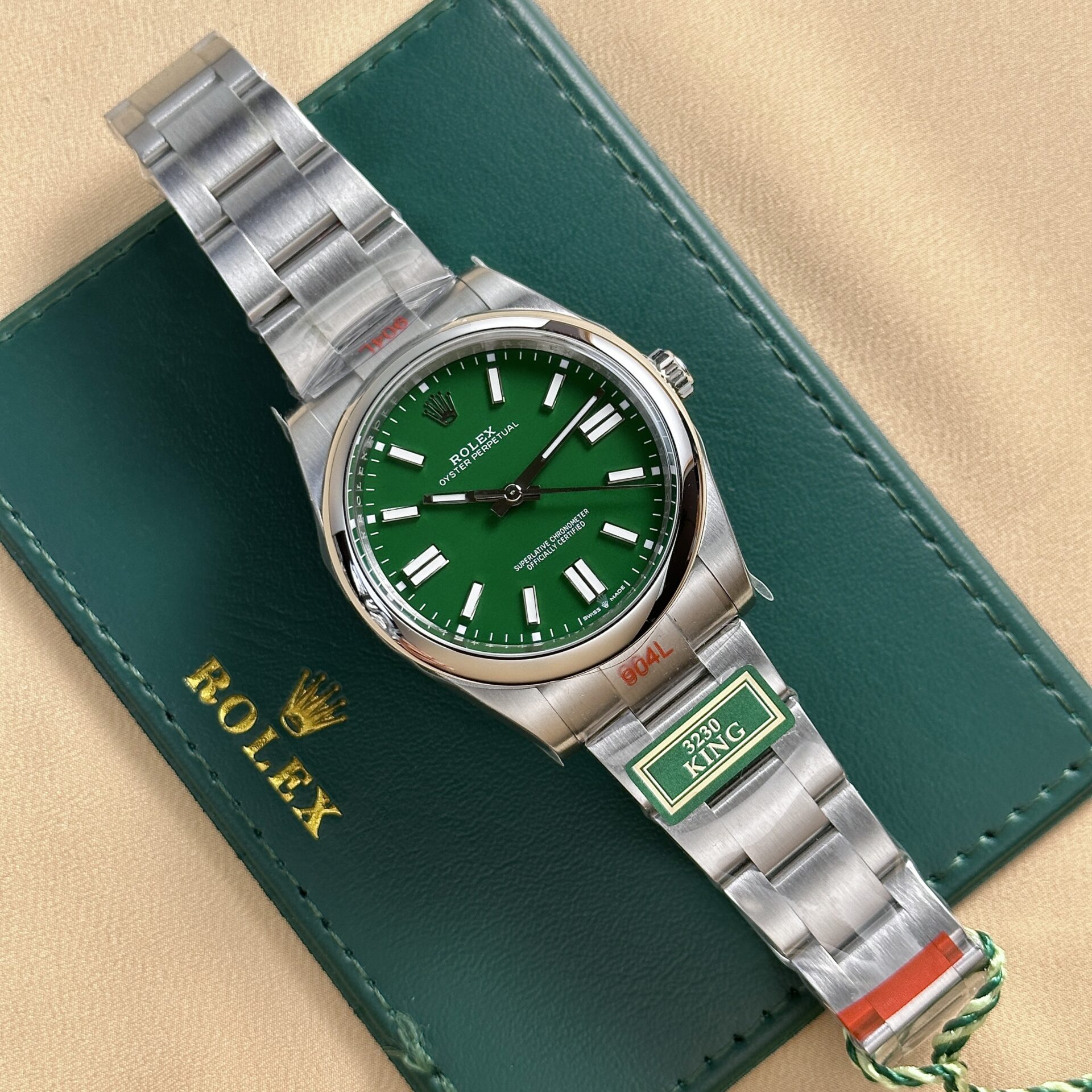 Rolex 1:1 Super Clone Oyster Perpetual Green Dial Domed Bezel 41mm 124300