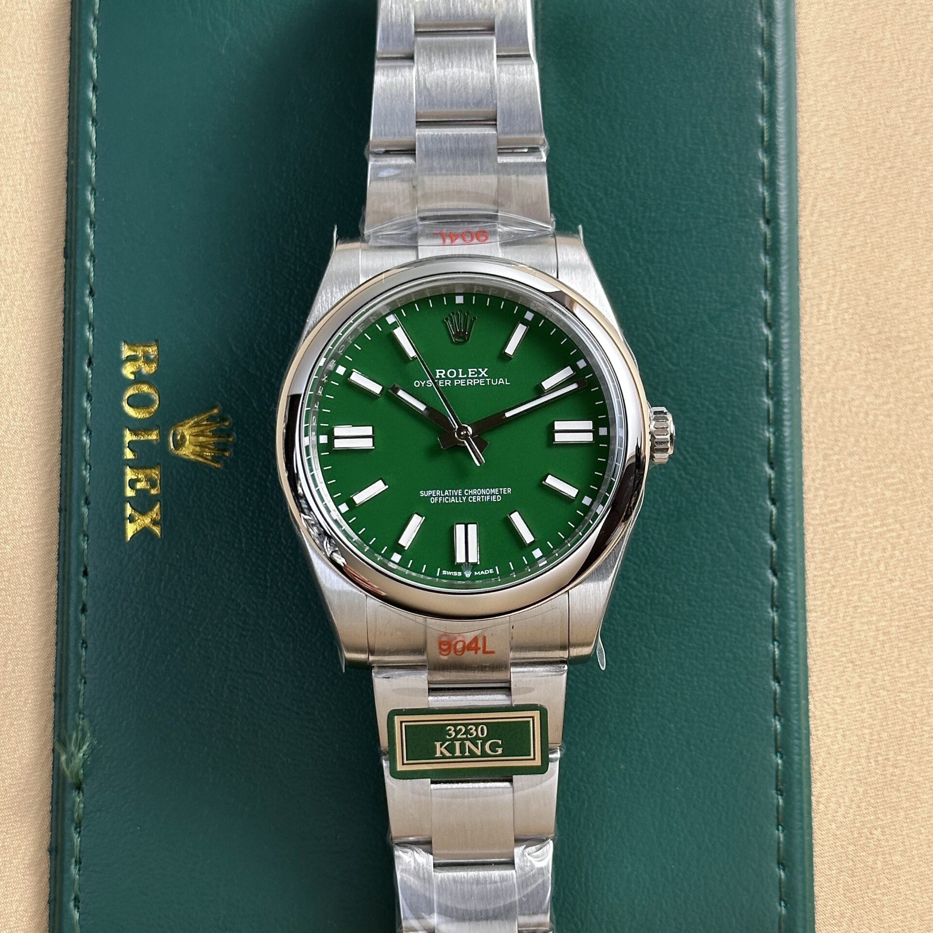Rolex 1:1 Super Clone Oyster Perpetual Green Dial Domed Bezel 41mm 124300