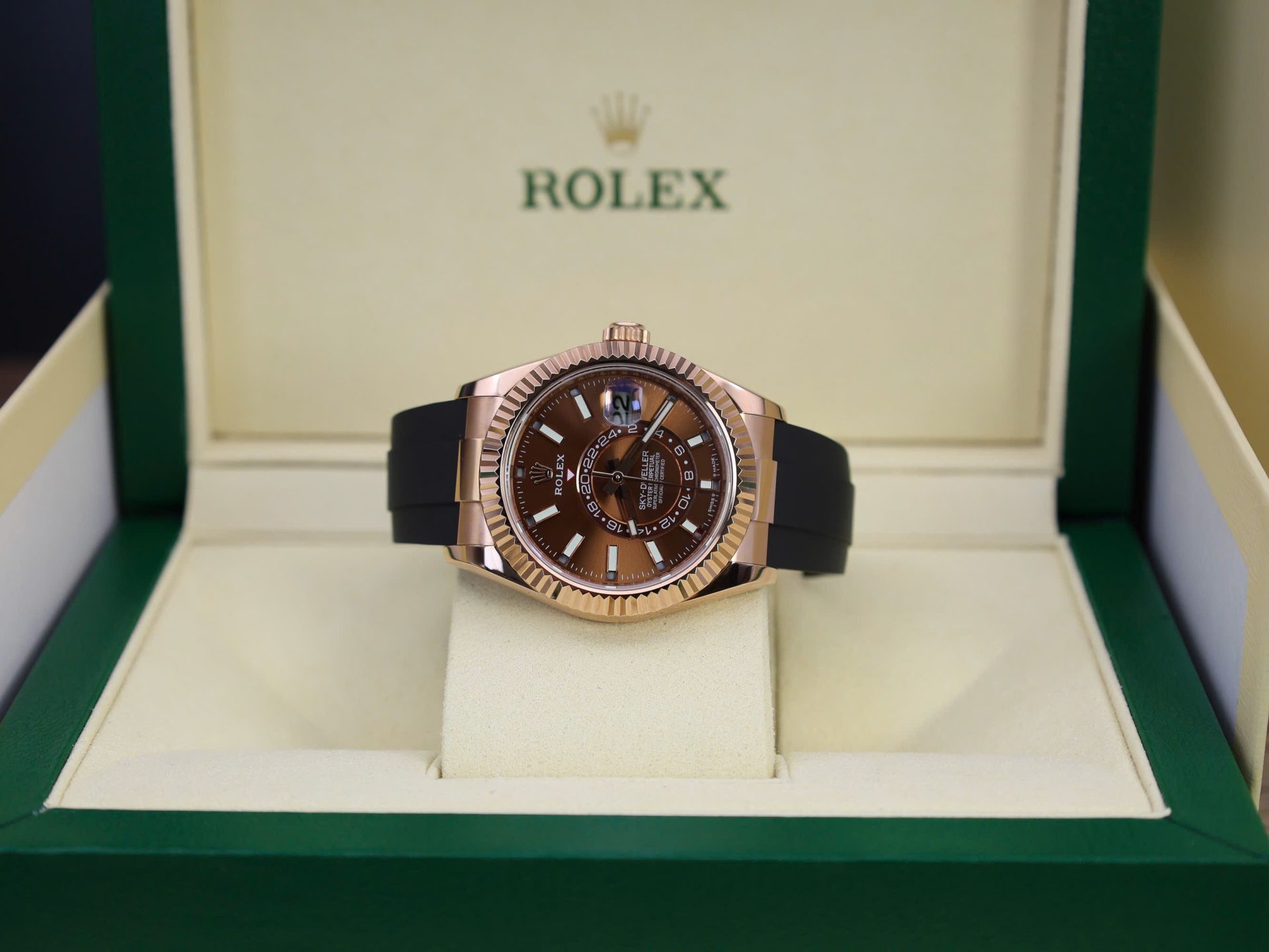 Rolex 1:1 Super Clone Sky-Dweller 42mm Oyster Flex 326235 Chocolate Dial
