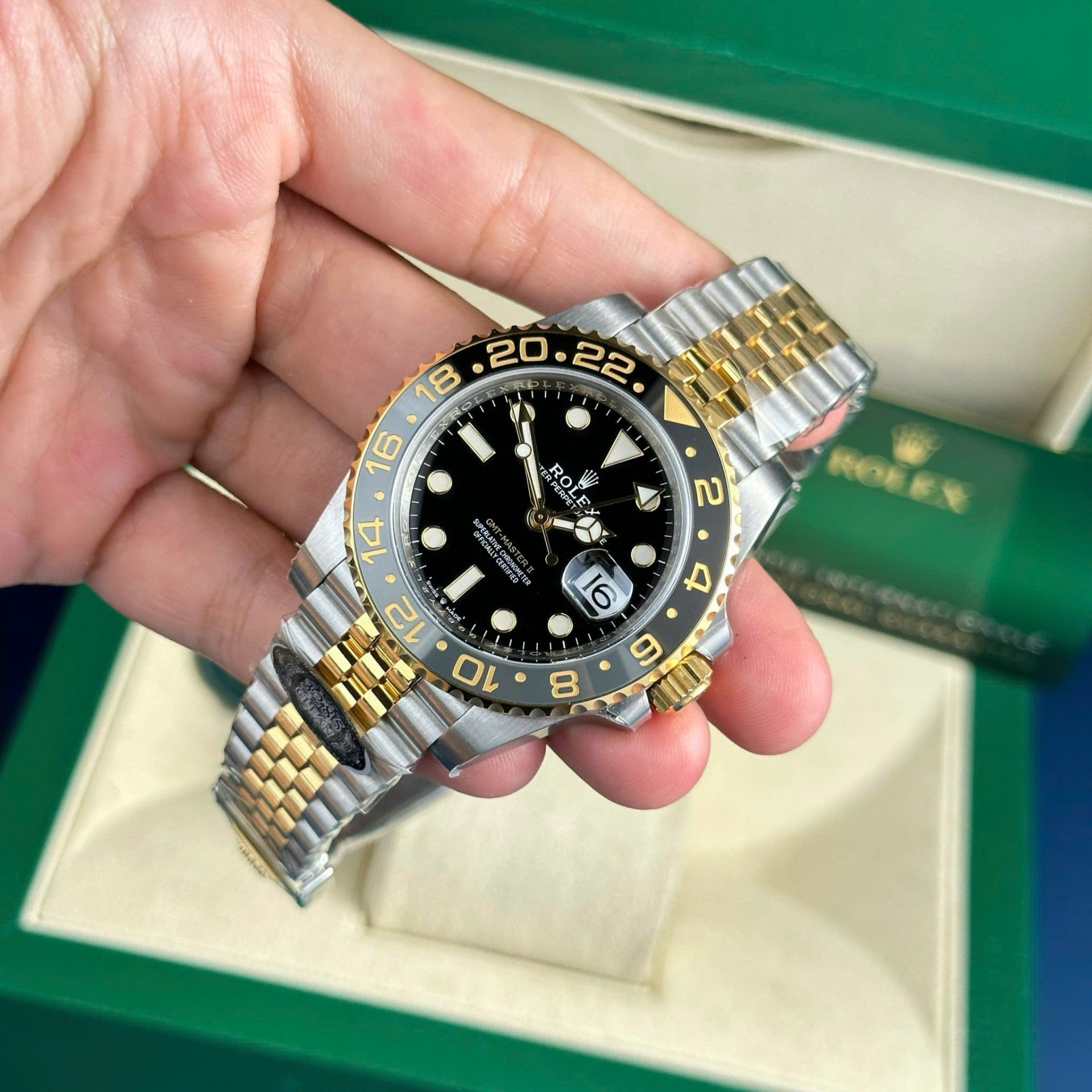 Rolex 1:1 Super Clone GMT-Master II Oyster, 40 mm, yellow gold m126713grnr-0001