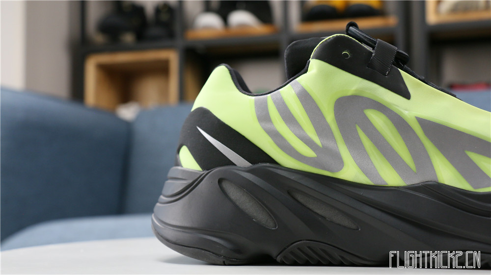 Yeezy Boost 700 MNVN Phosphor 2020