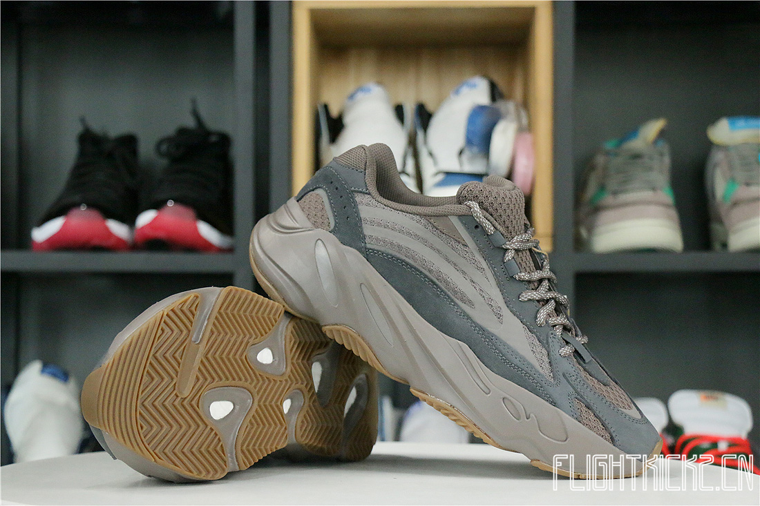 Adidas Yeezy 700 Boost v2 Mauve