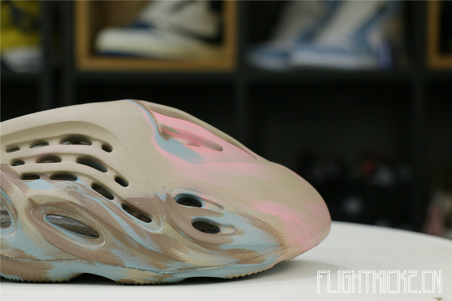 Yeezy Foam RNNR MX Sand Grey (GY3969兰褐粉）