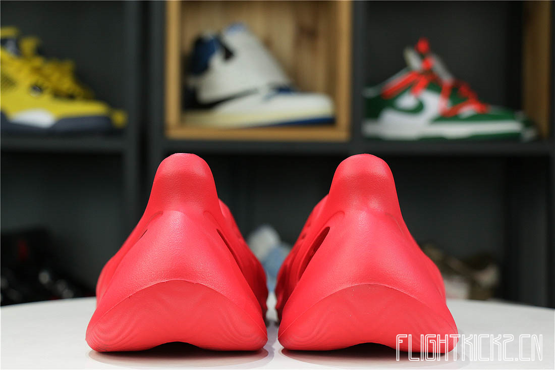Yeezy Foam RNNR Vermillion