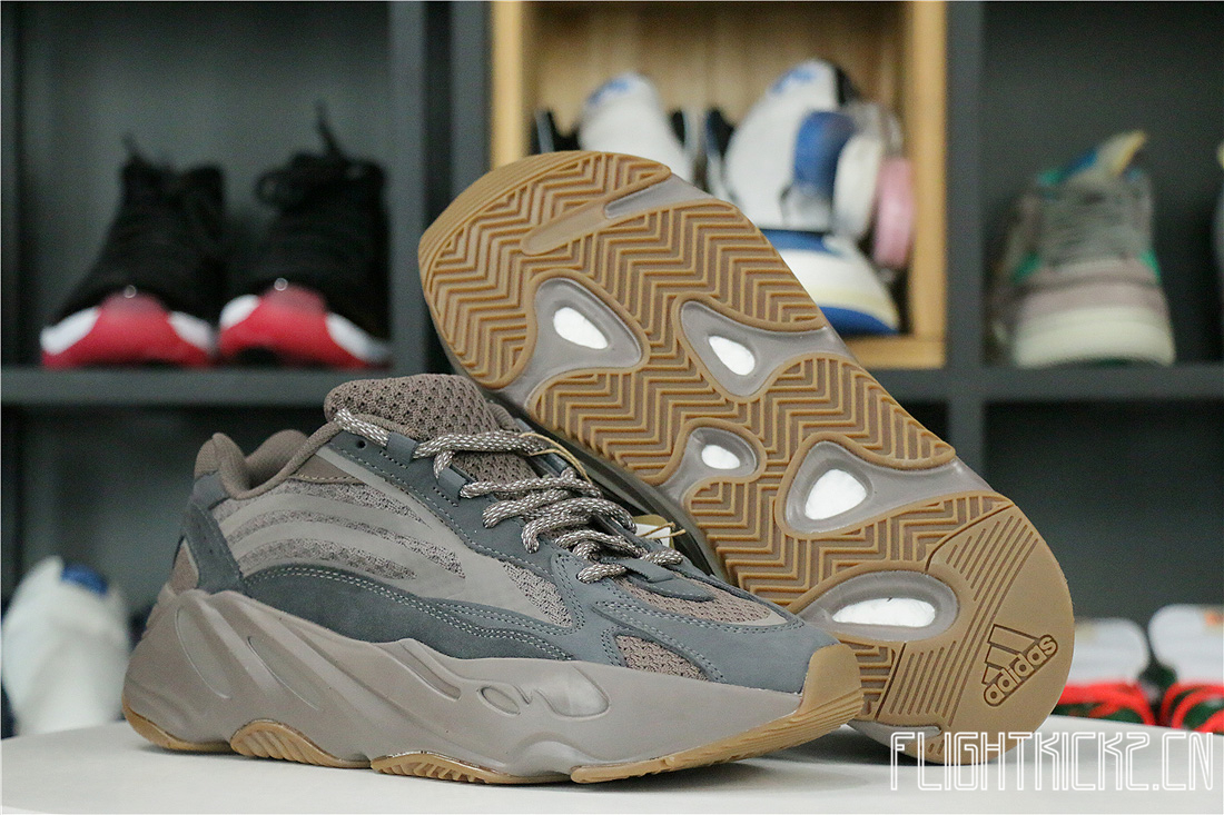 Adidas Yeezy 700 Boost v2 Mauve