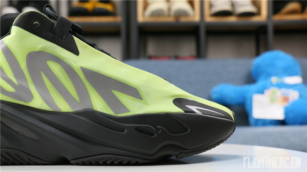 Yeezy Boost 700 MNVN Phosphor 2020