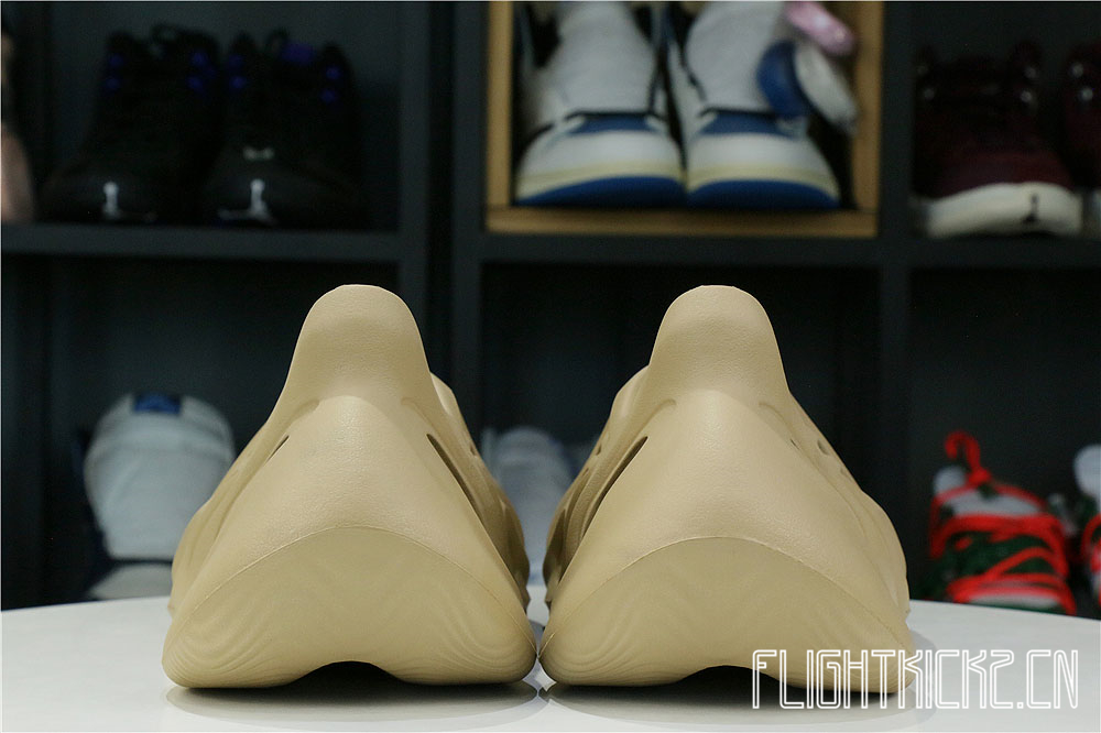 Yeezy Foam RNNR Ochre (GW3354 土黄）