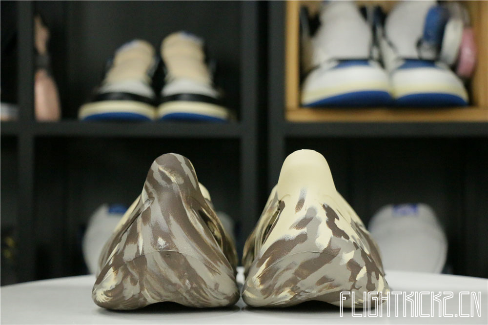 Yeezy Foam RNNR MX Cream Clay (GX8774油画）