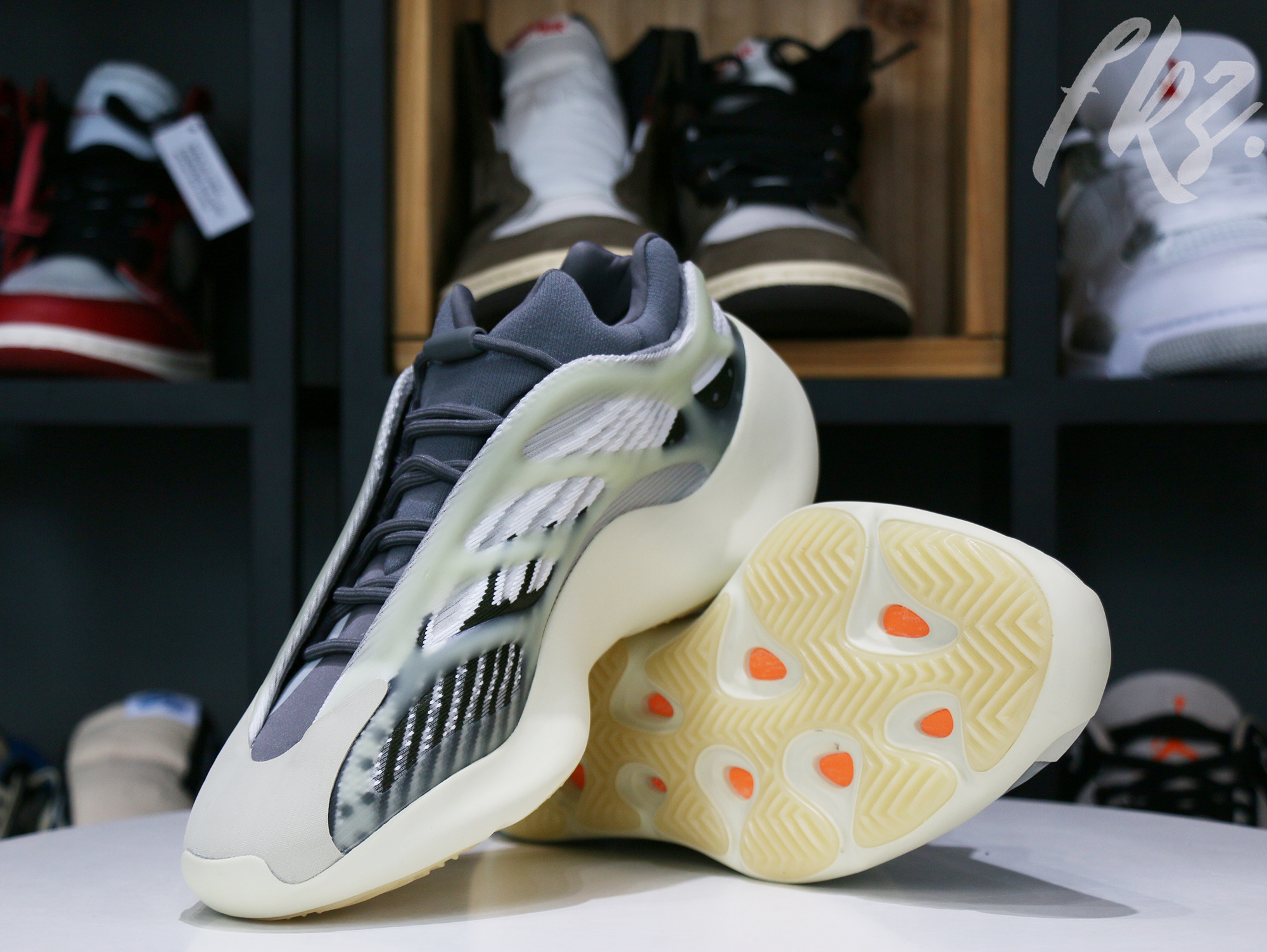 Yeezy 700 V3 ‘Fade Salt’ 2022