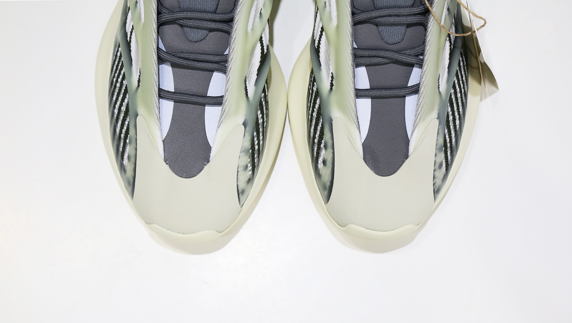 Yeezy 700 V3 ‘Fade Salt’ 2022