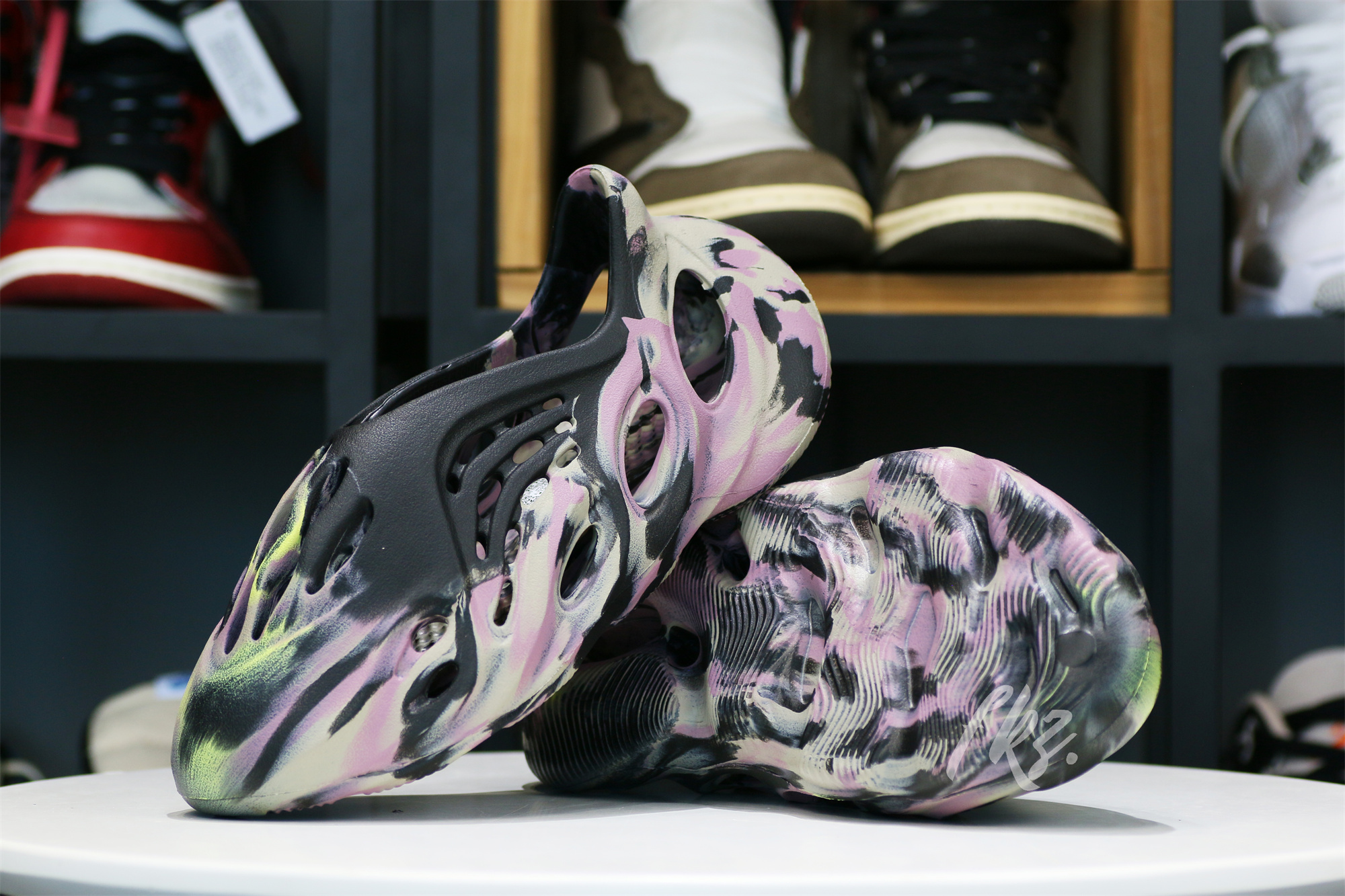 Yeezy Foam Runner “MX Carbon” 2022 (IG9562)