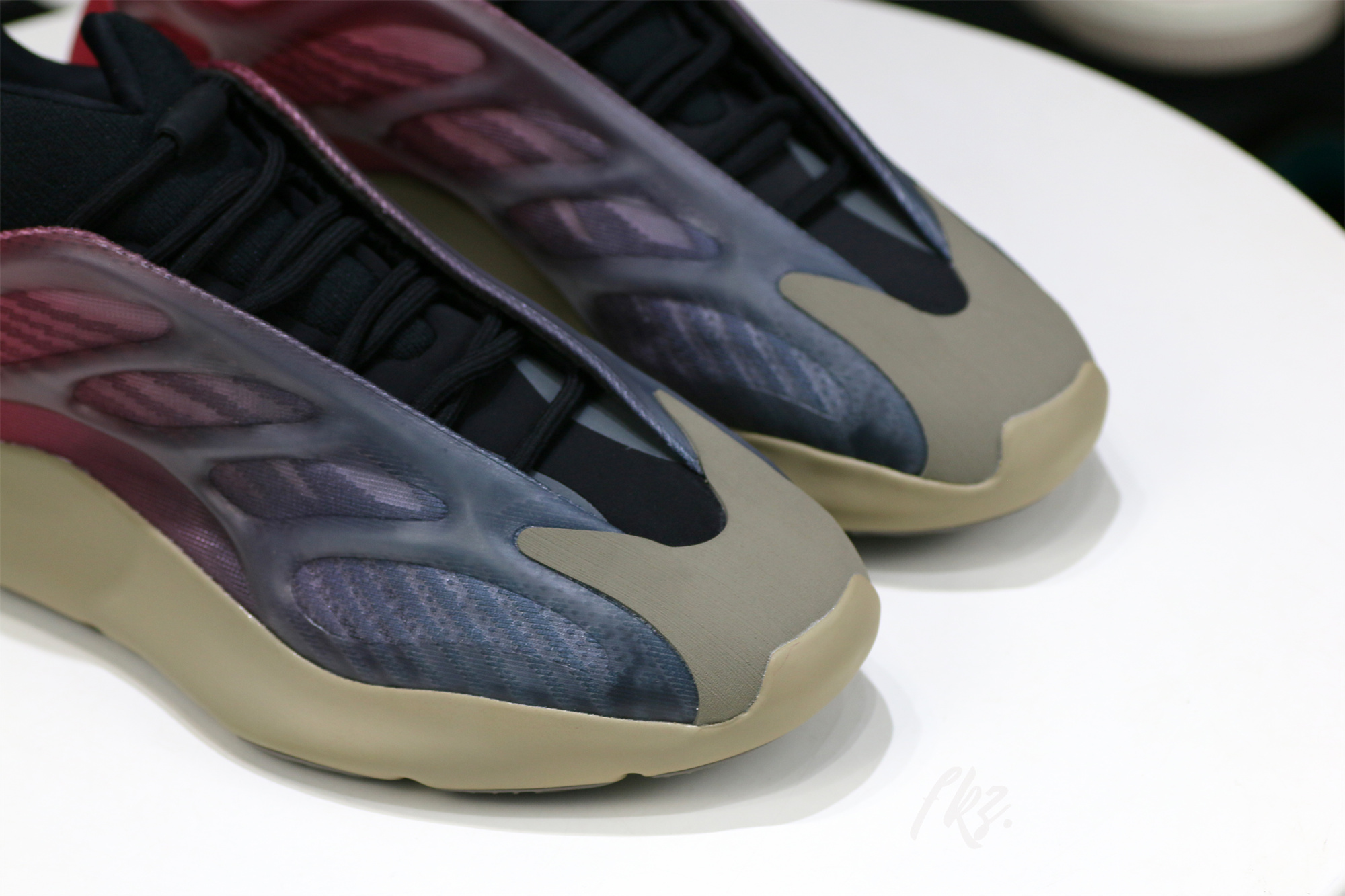 Yeezy 700 V3 Fade Carbon 2022