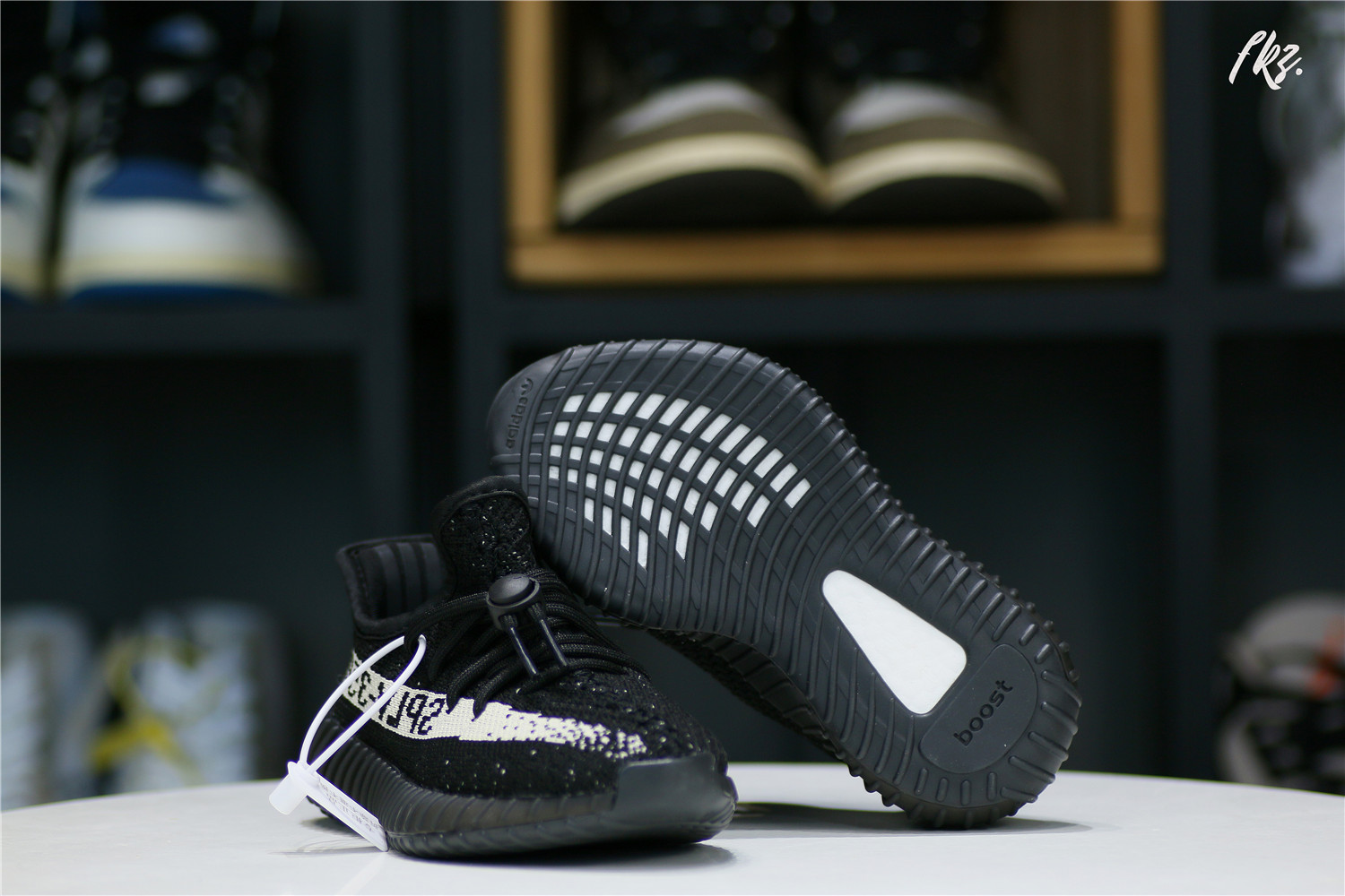 adidas Yeezy Boost 350 V2 Core Black White kid