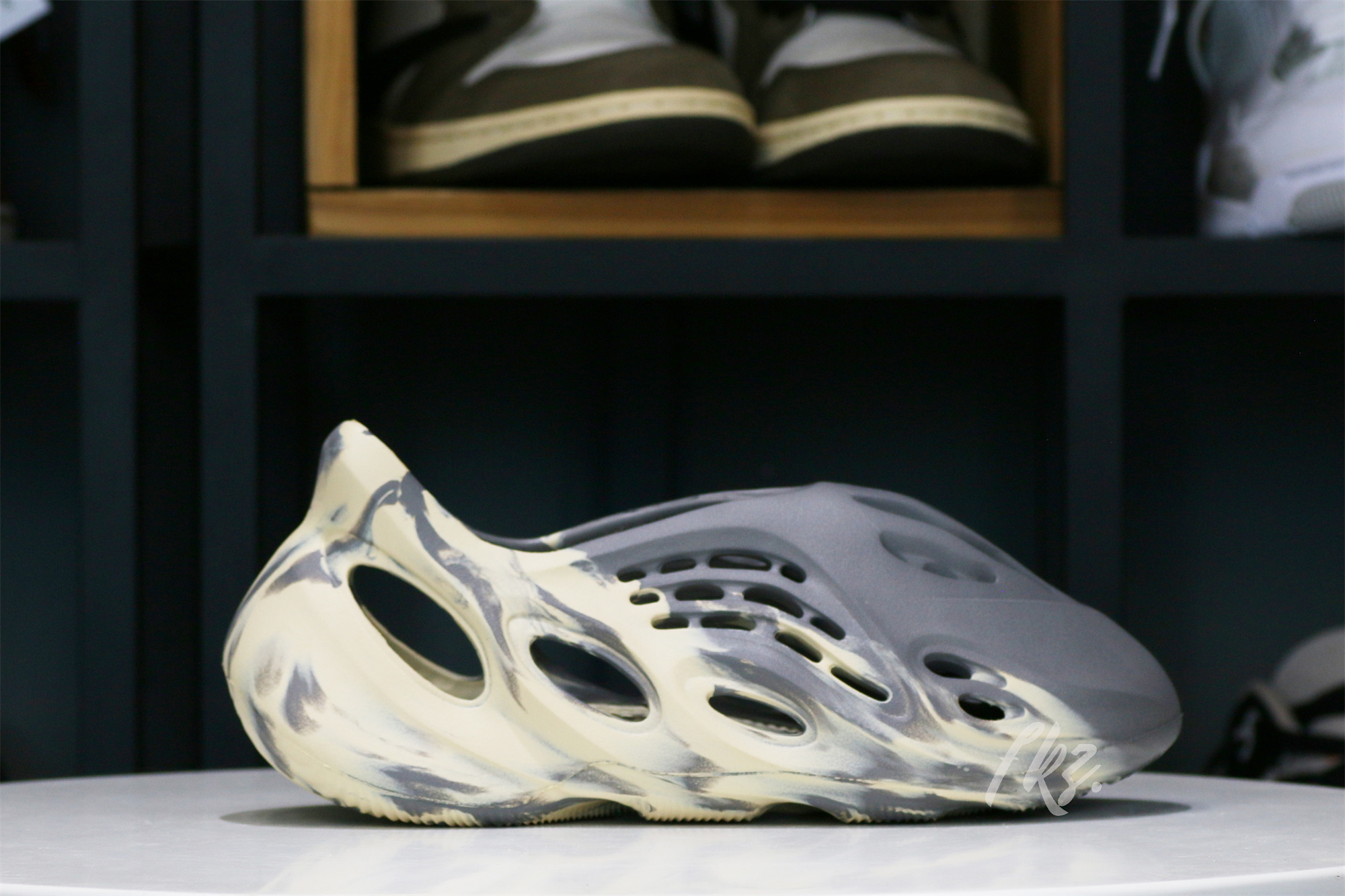 Yeezy Foam Runner “MXT Moon Grey” (GV7904 月灰）