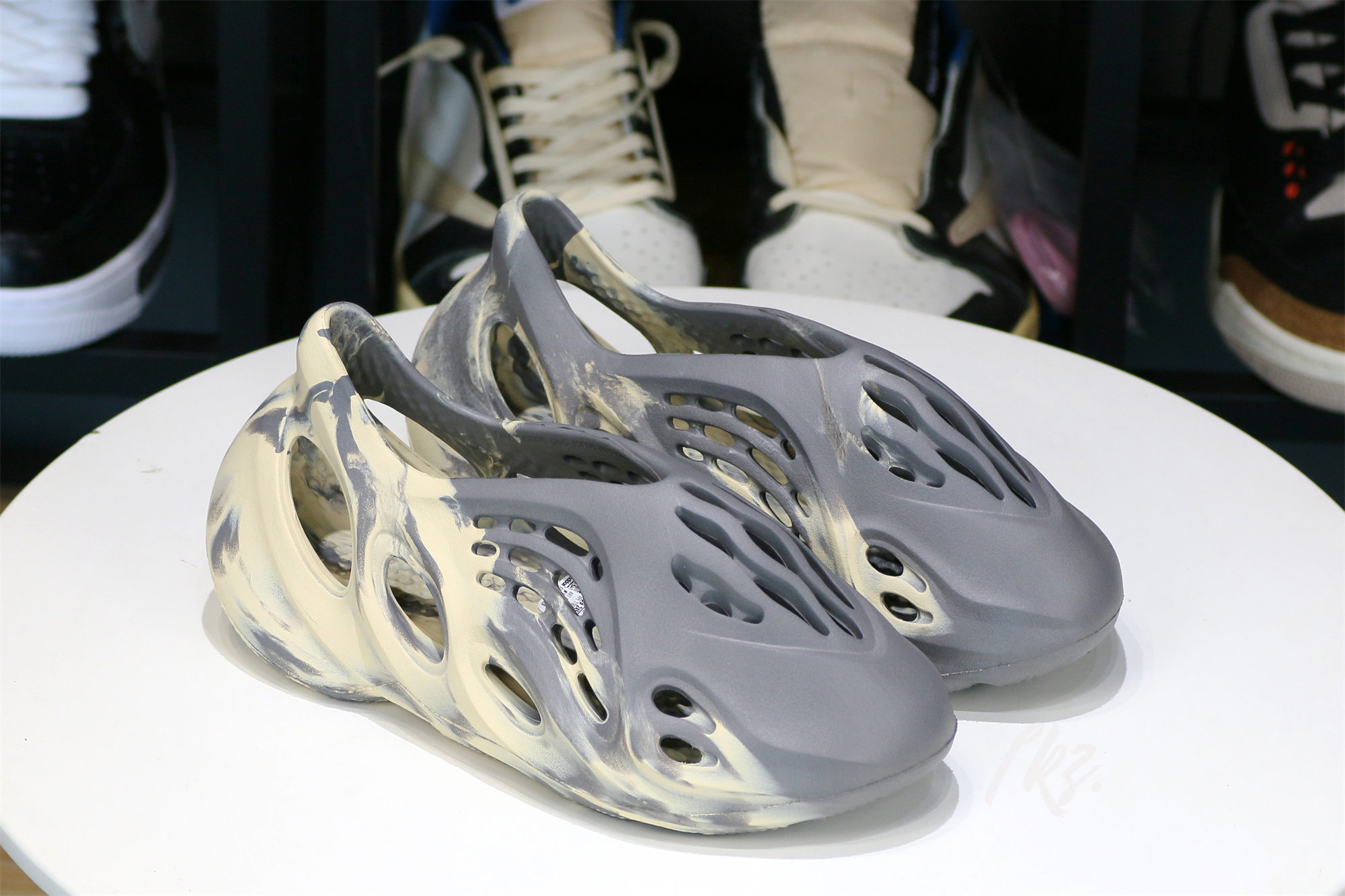 Yeezy Foam Runner “MXT Moon Grey” (GV7904 月灰）