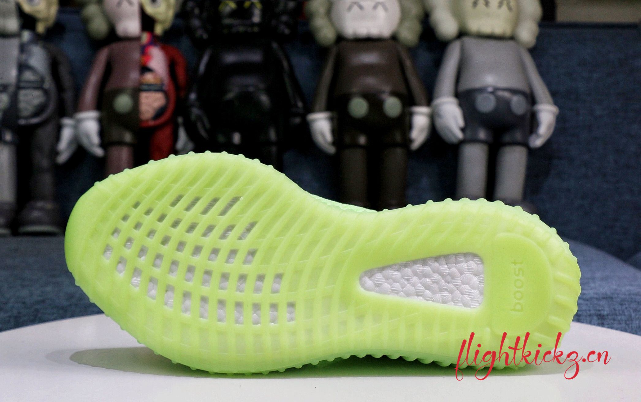 Yeezy Boost 350 V2  Glow In The Dark （Ln5 A1)