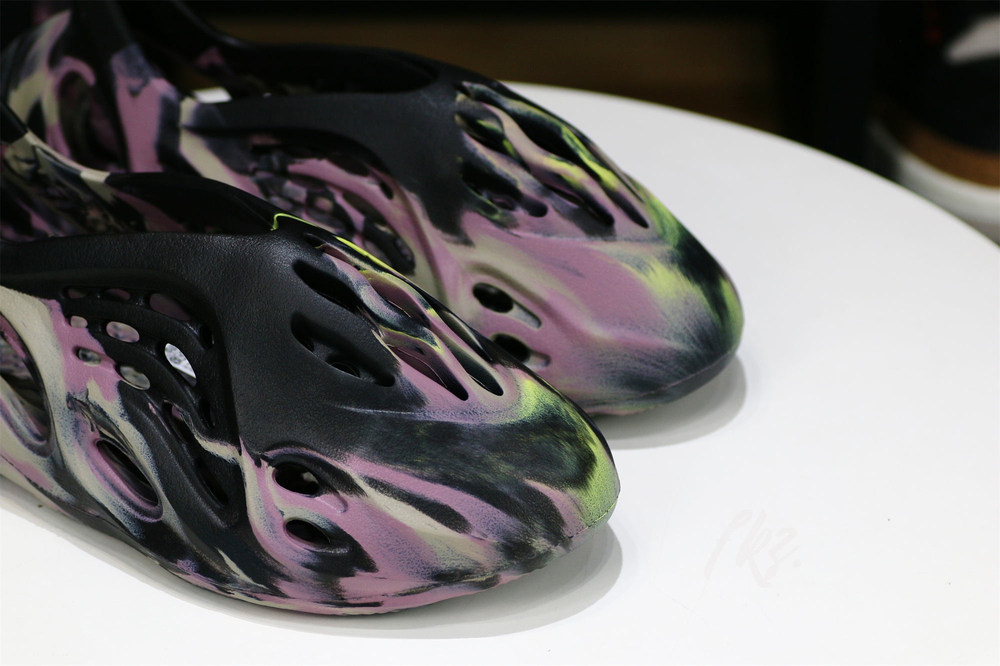 Yeezy Foam Runner “MX Carbon” 2022 (IG9562)