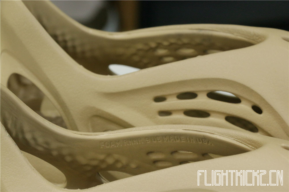 Yeezy Foam RNNR Ochre (GW3354 土黄）