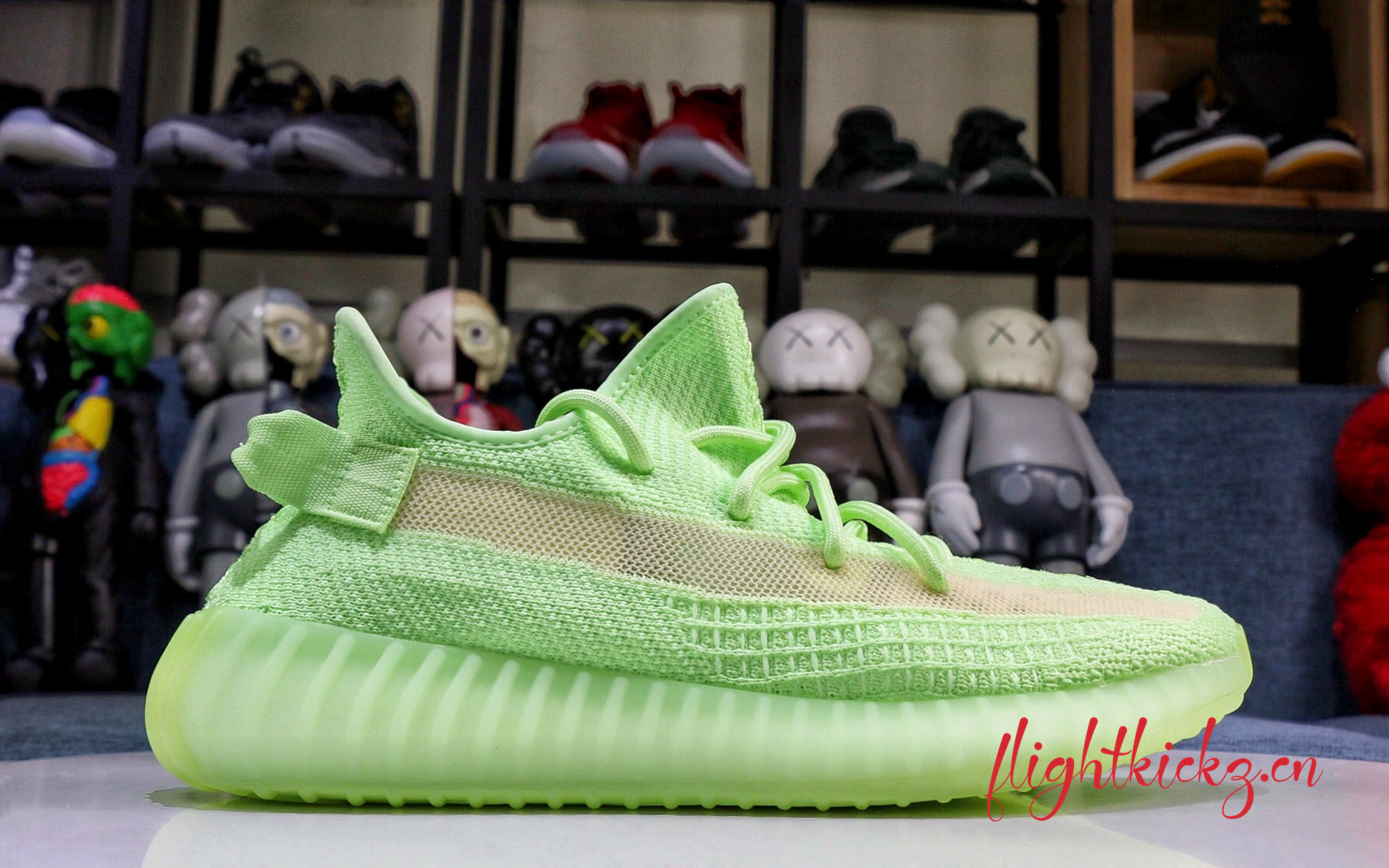 Yeezy Boost 350 V2  Glow In The Dark （Ln5 A1)