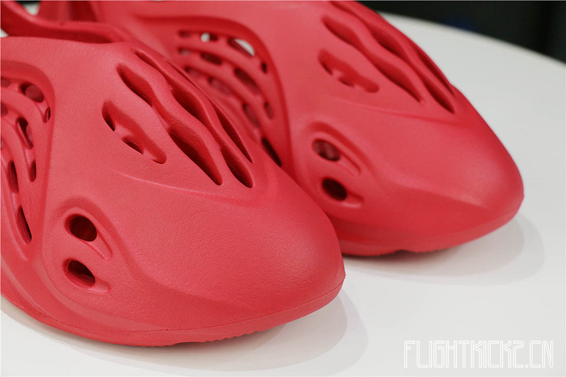 Yeezy Foam RNNR Vermillion