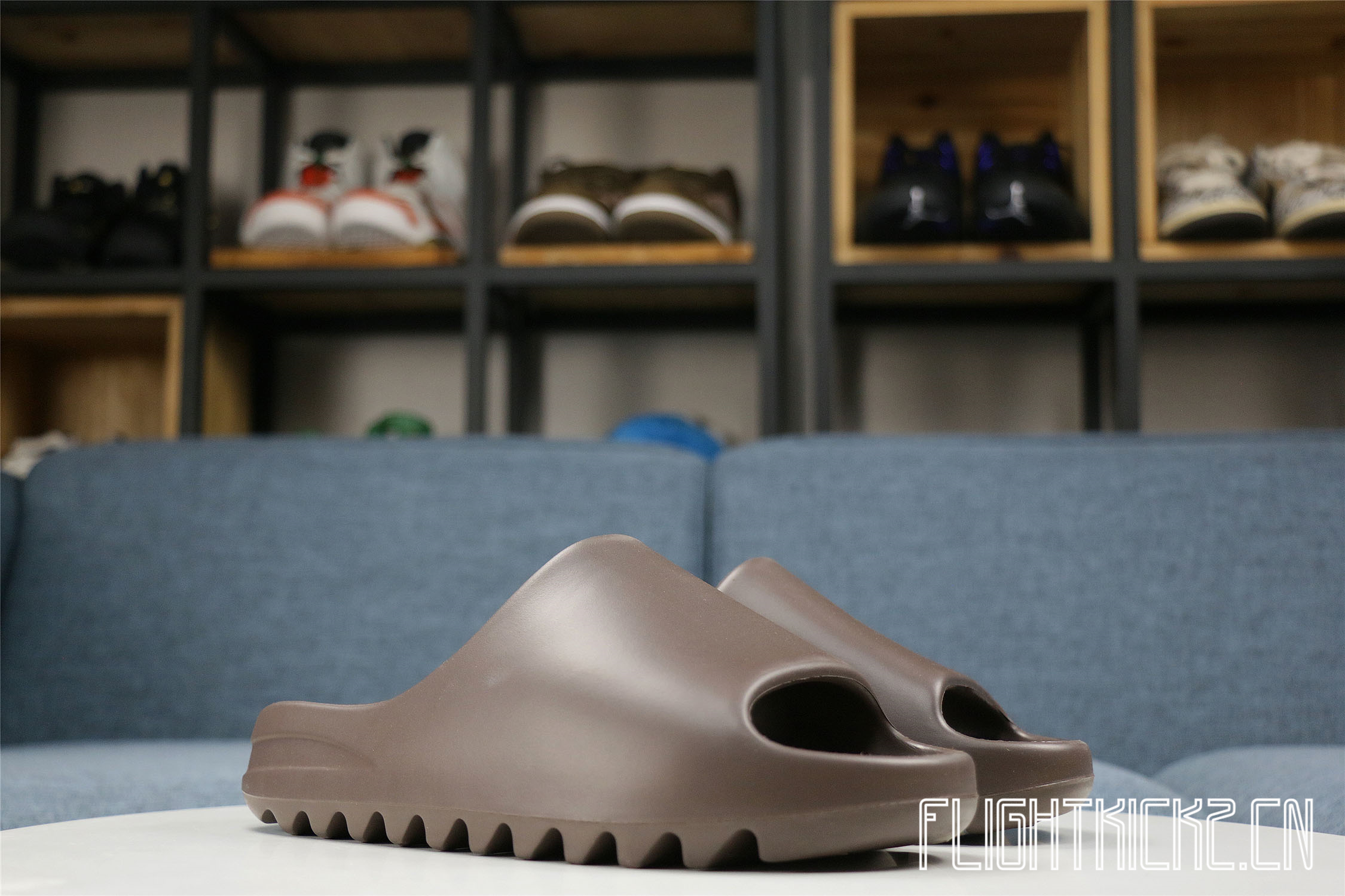 Yeezy Slides Soot 2020（G55495深棕）