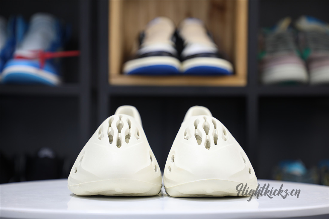 Yeezy Foam Runner Sand 2021 （FY4567沙色）